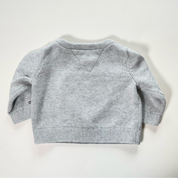 Tommy Hilfiger - Grey Sweater w/ Hilfiger Logo Heart at Front - Size 3-6 Months - Picture 3 of 3